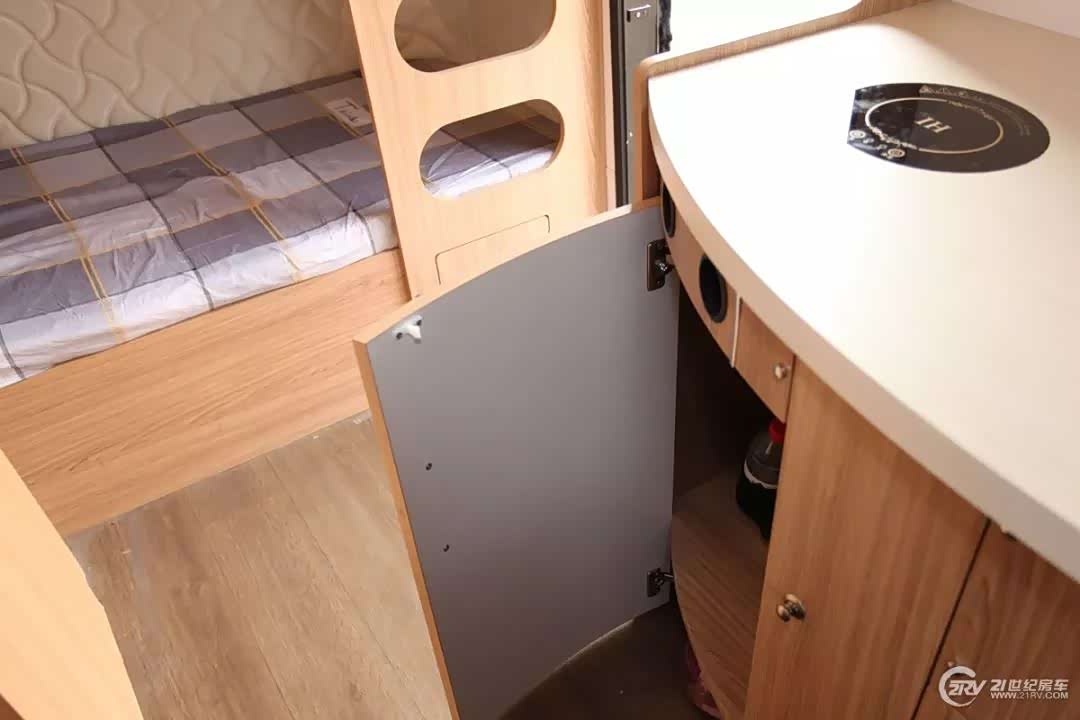 图为厨房区储物空间