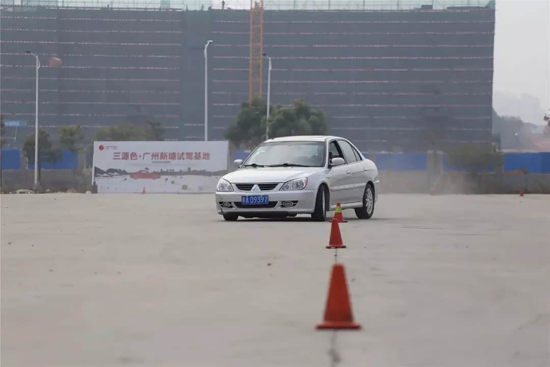 绕桩测试可最直接的反应改装避震表现