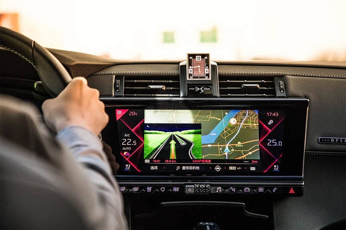 12.3 英寸多点触控屏