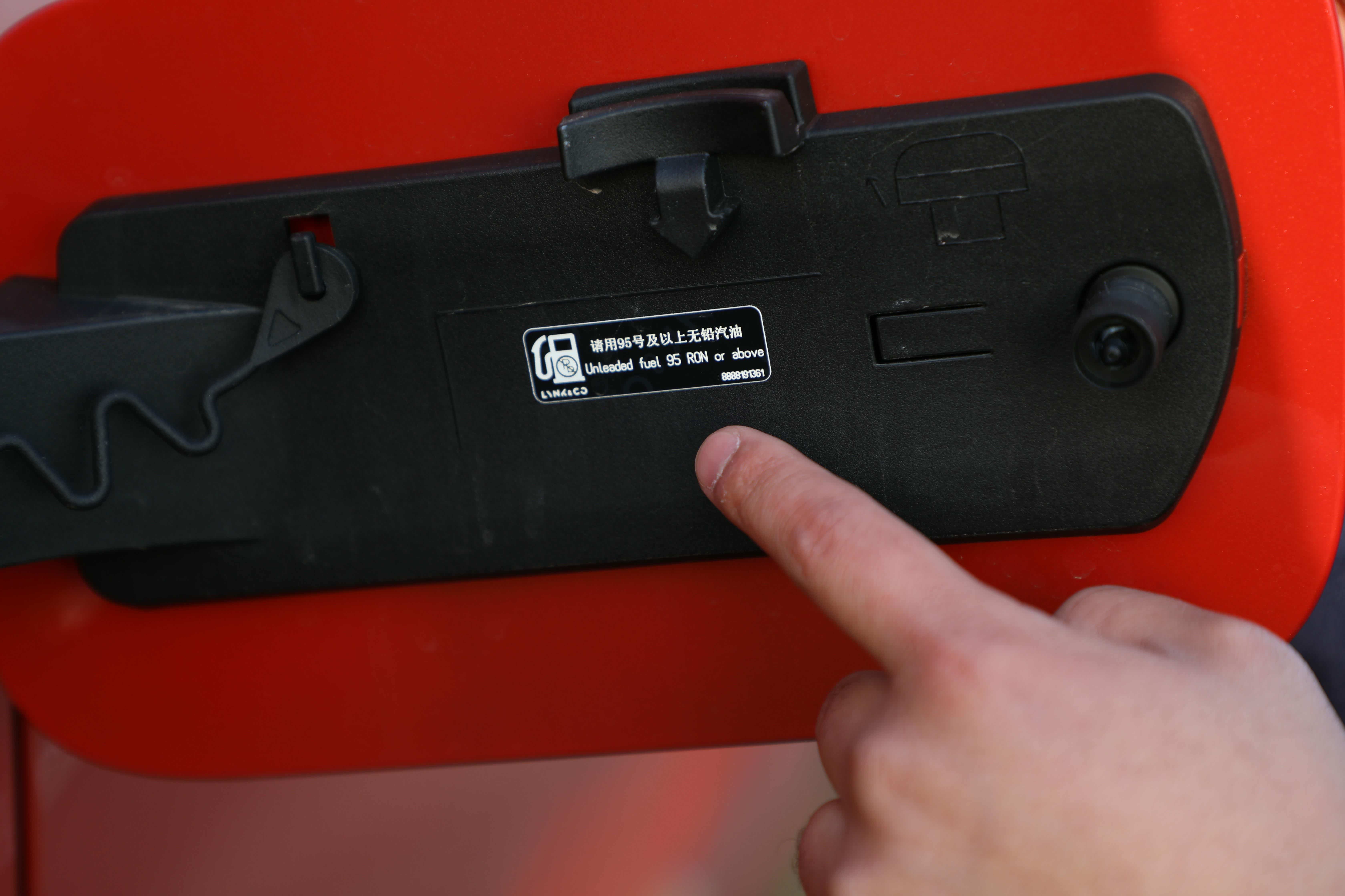 记住！喝95号油，54L。