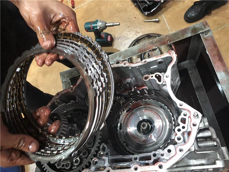 现在拿出了离合片