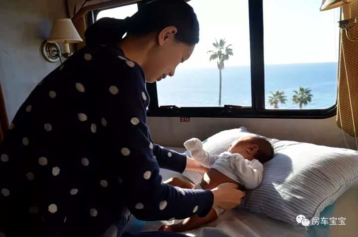 在房车里生孩子坐月子
