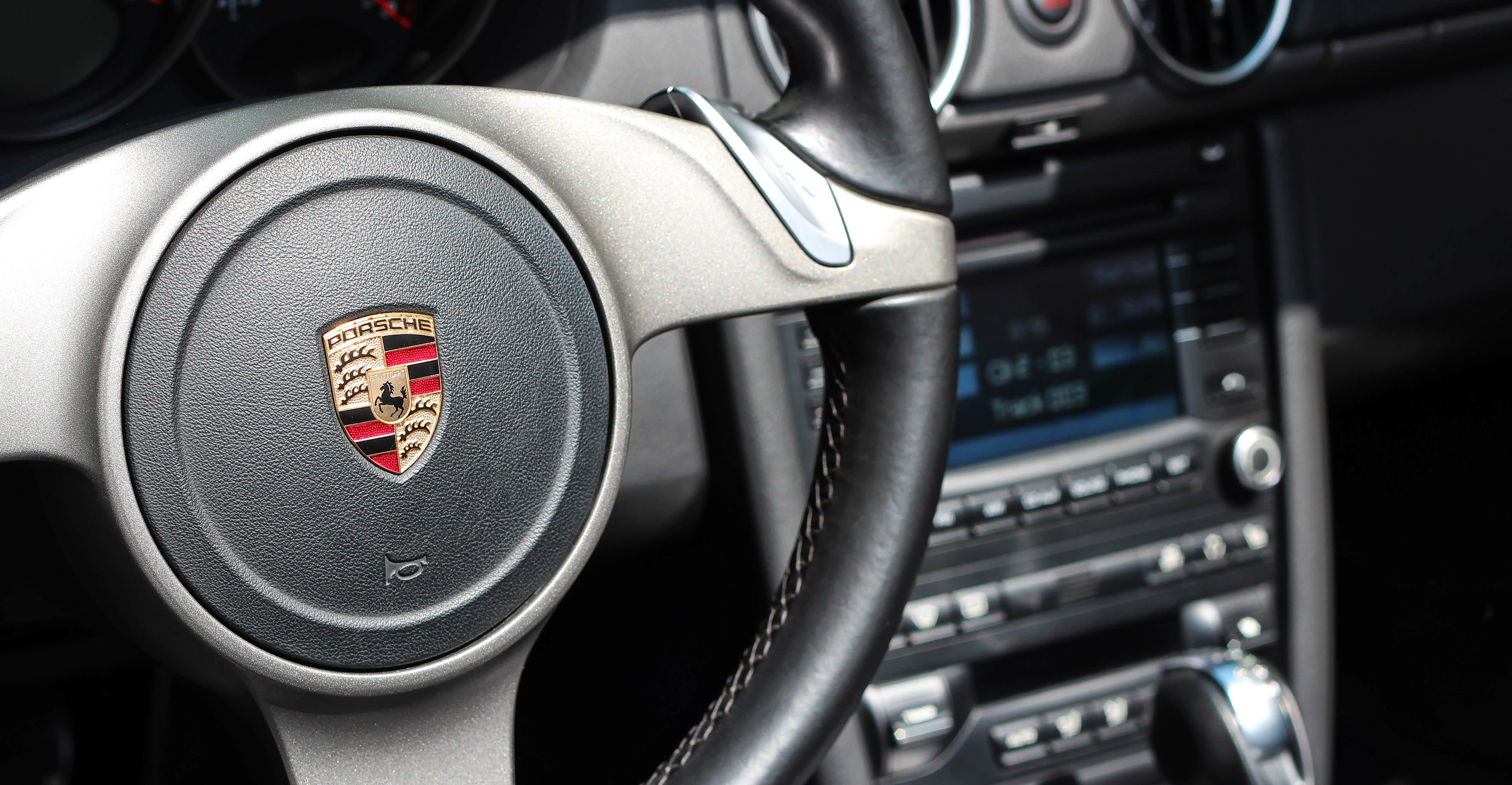 内饰的保养十分到位，质感依旧很棒。没有选装多功能按键的方向盘让你更专心驾驶。