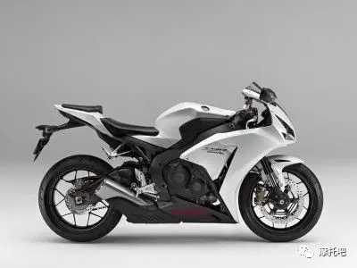 上图为早年试驾的2014款 CBR1000RR