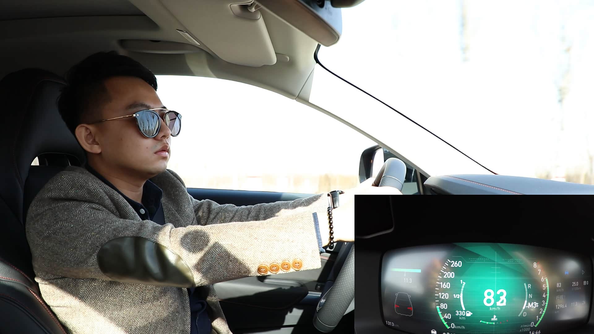 直到6000转，系统自动为咱们升了一档，变为了M3，3档手动模式。