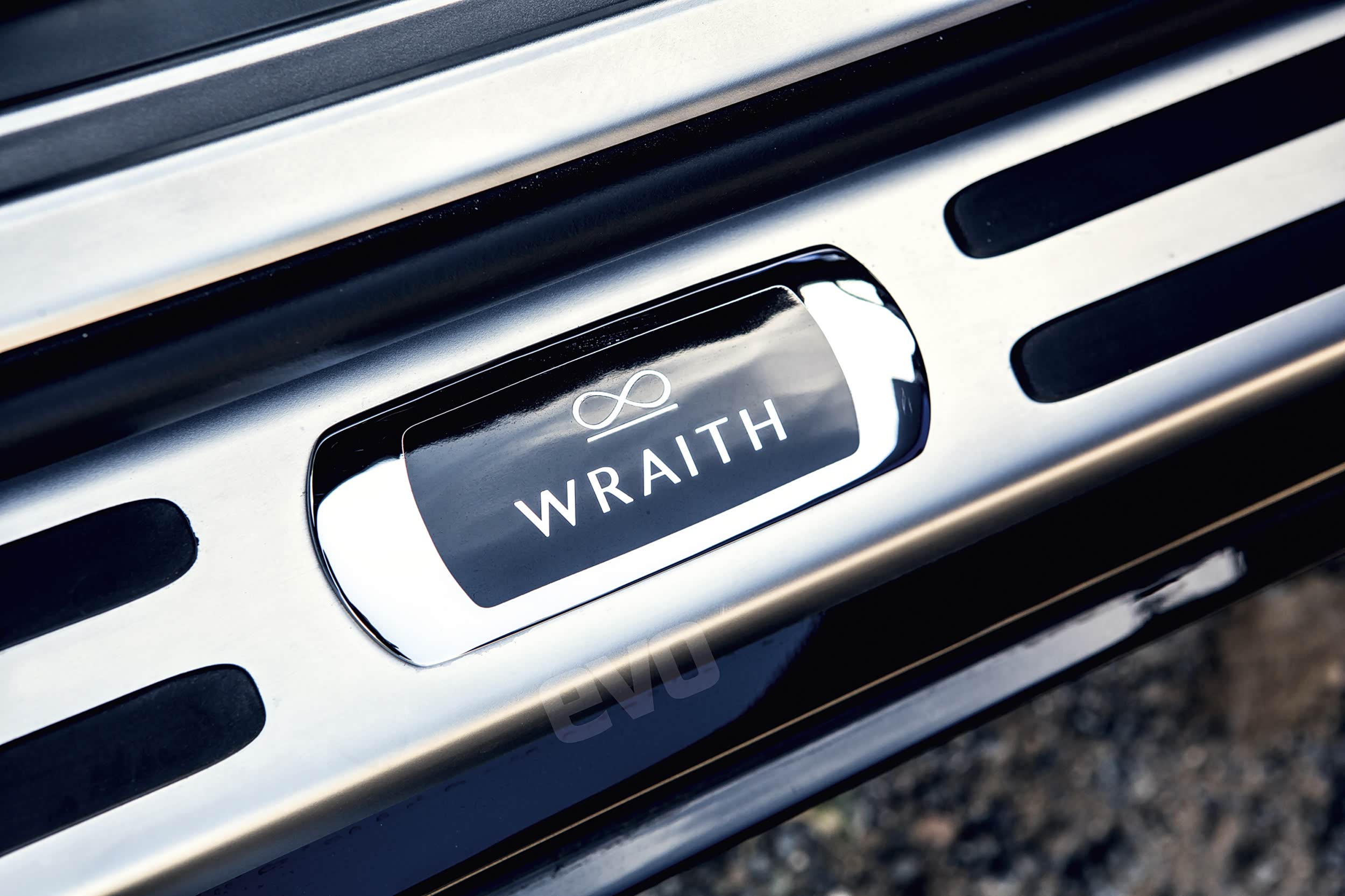 	∞标志代表了马尔科姆坎贝尔爵士果敢和奋进的精神