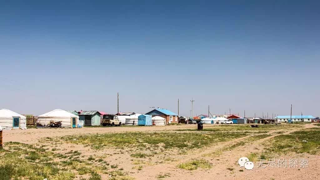 蒙古国的南部草原大半呈半戈壁半沙化状态，植被非常浅，被车辆轧过后很难再重新恢复；蒙古国也没那个钱去做