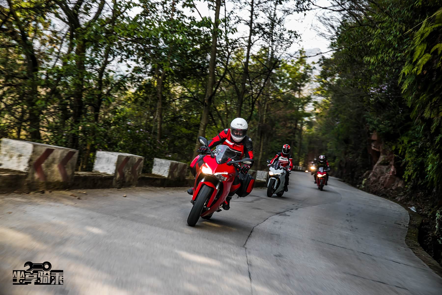 领队车辆配备原厂边箱