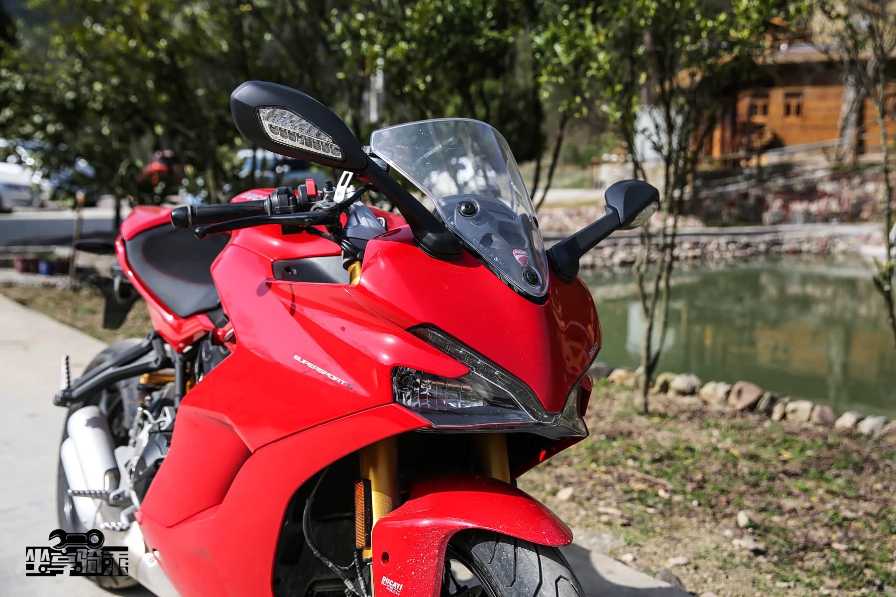 SuperSport的头灯设计最惹争议，审美因人而异