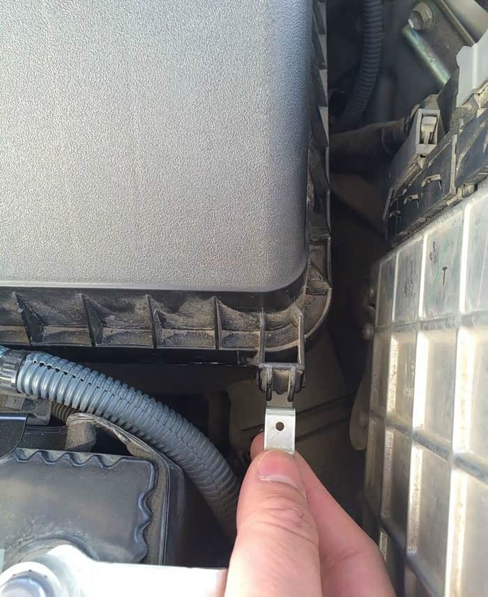 空气滤芯盒卡扣