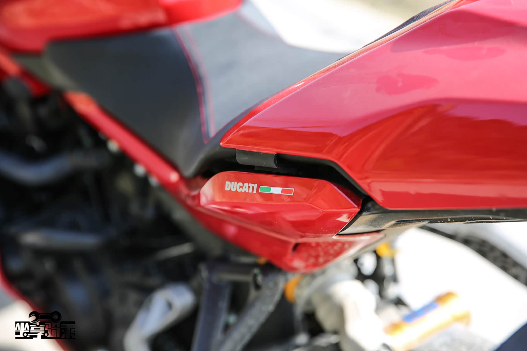 原厂边箱预留孔位