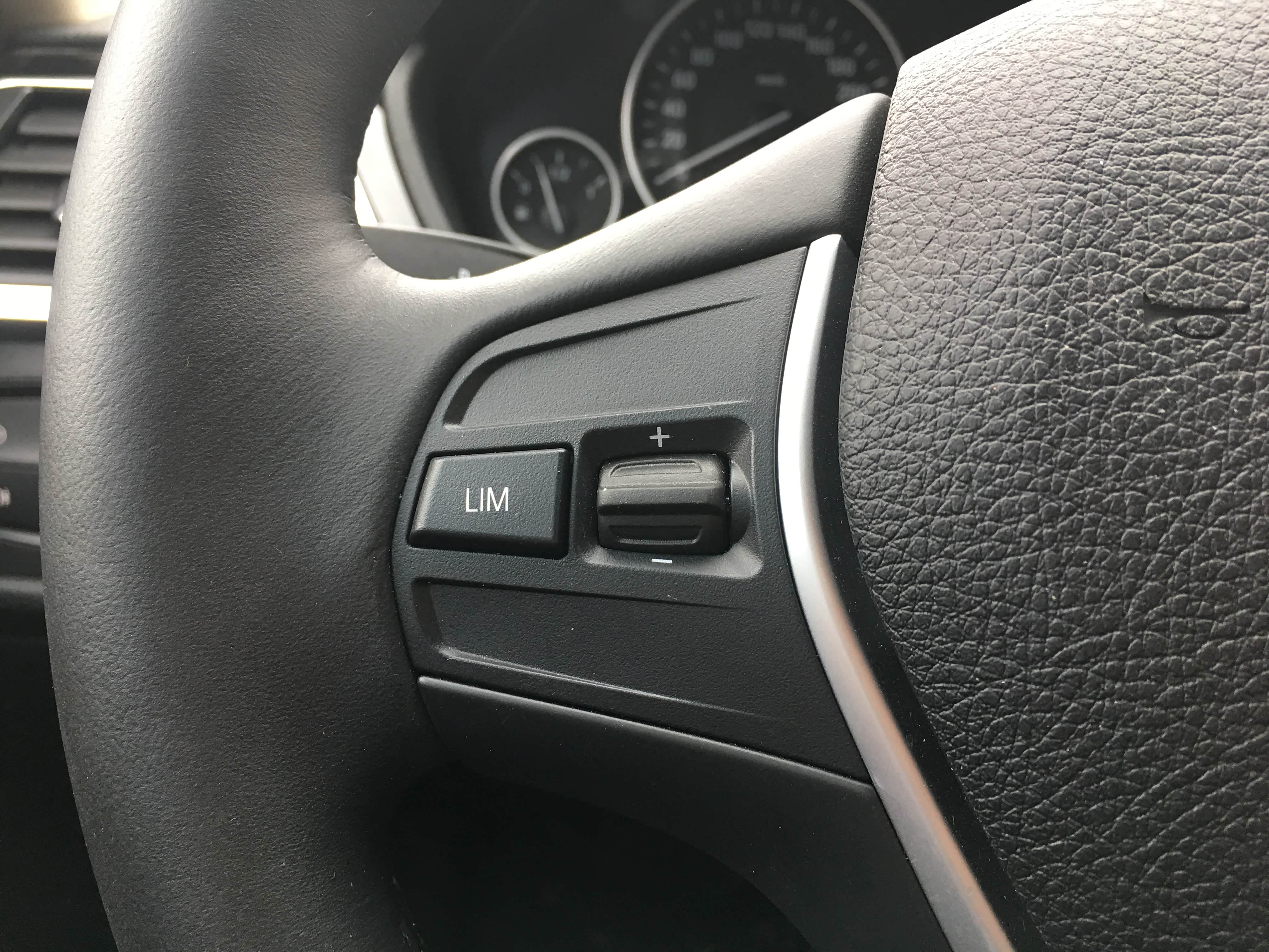 定速按钮 它不带巡航，我觉得吧这个也挺好用，反正挺喜欢