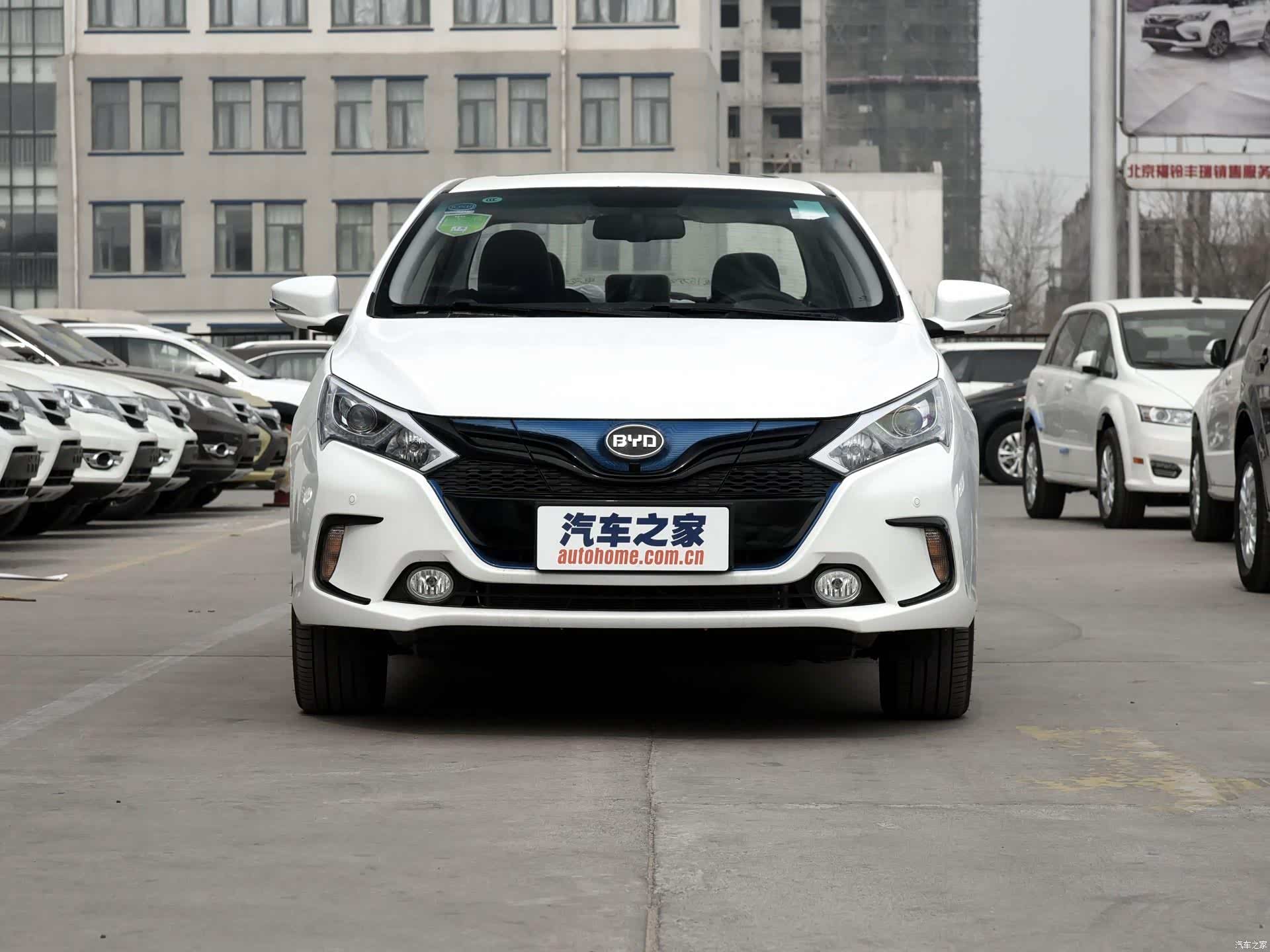 比亚迪秦EV300/引自汽车之家图库
