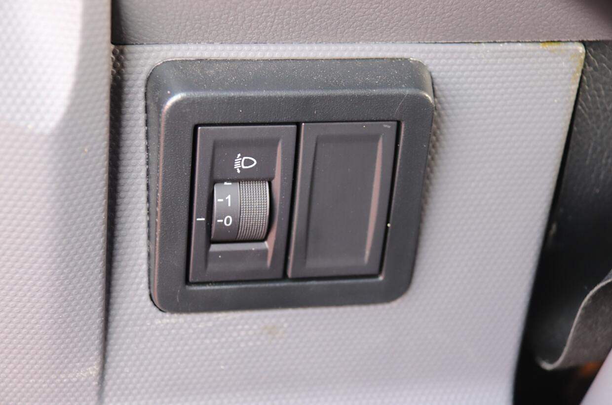 大灯可以调节高度