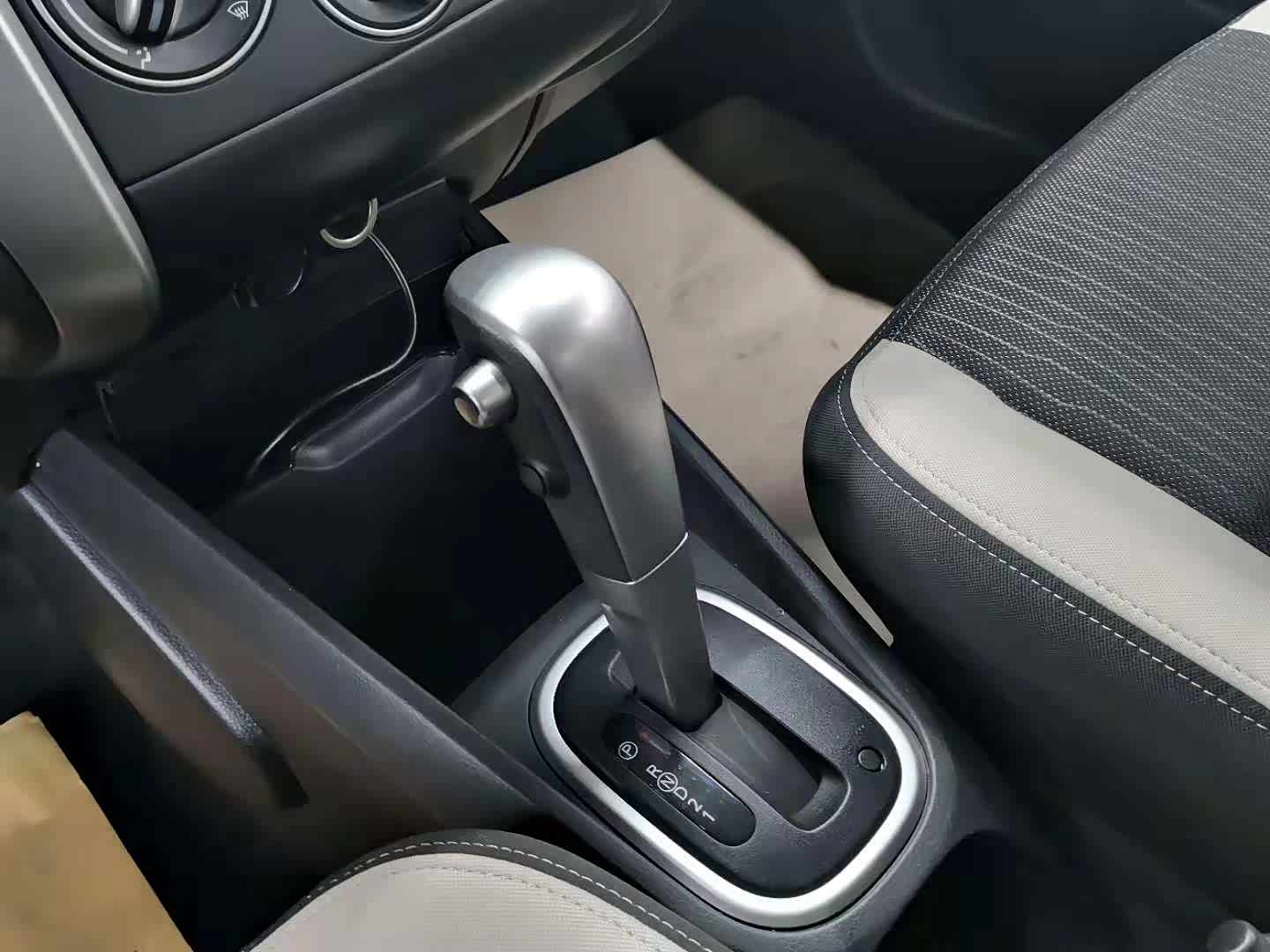 这档把看着是不是很眼熟？像不像当年借的邻居家的车