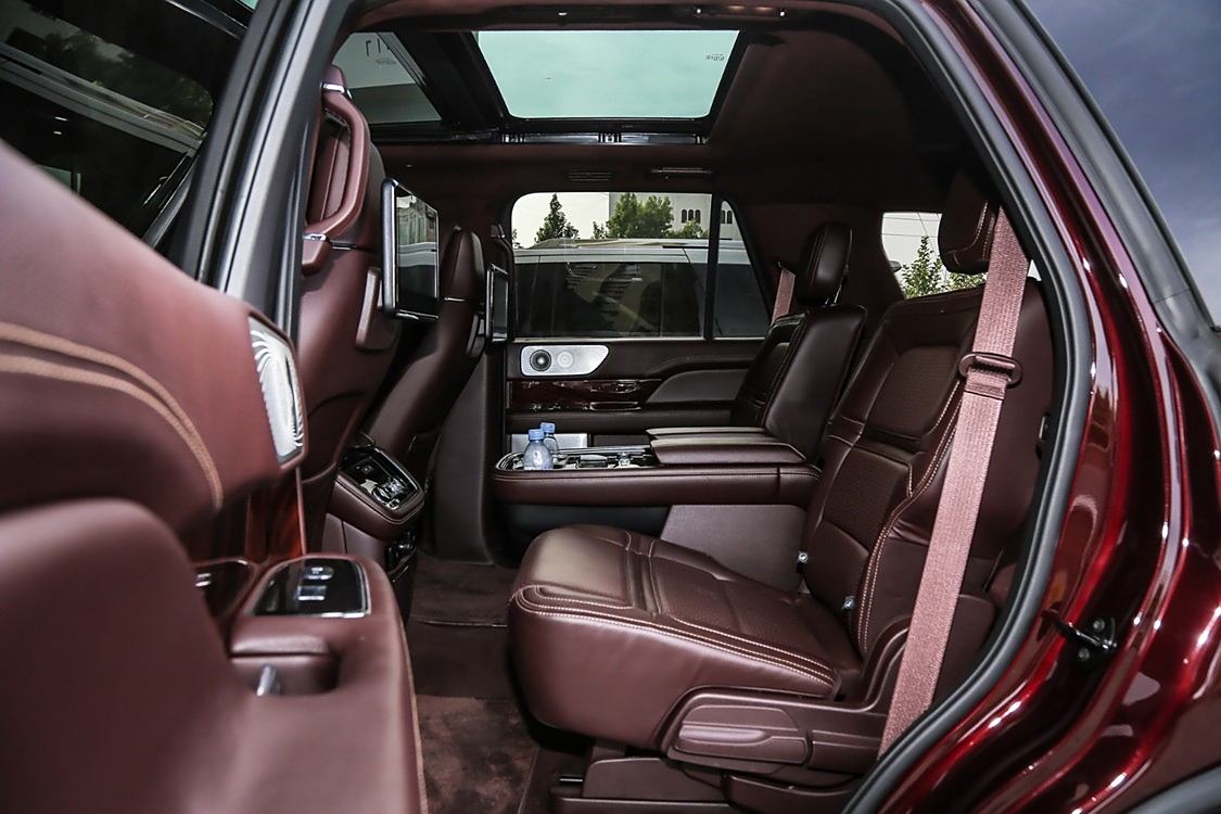 全新领航员的第二排，空间并没有想象中那么夸张