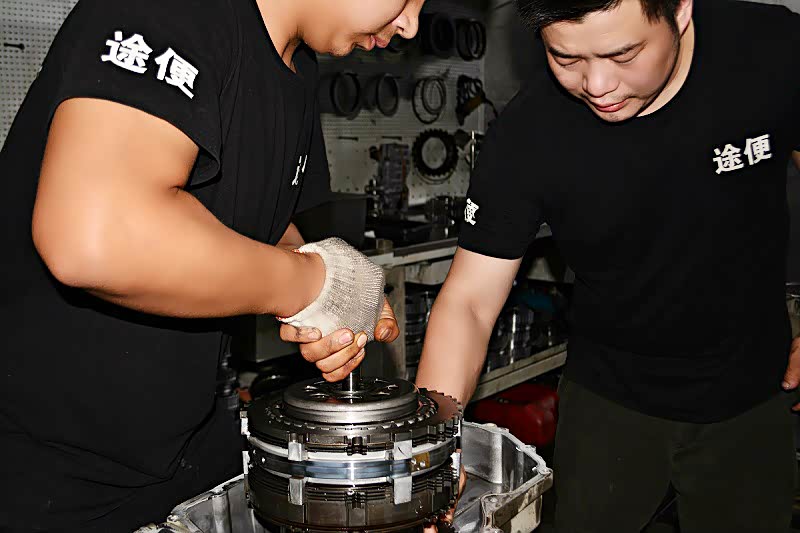 拆出传动总成检查