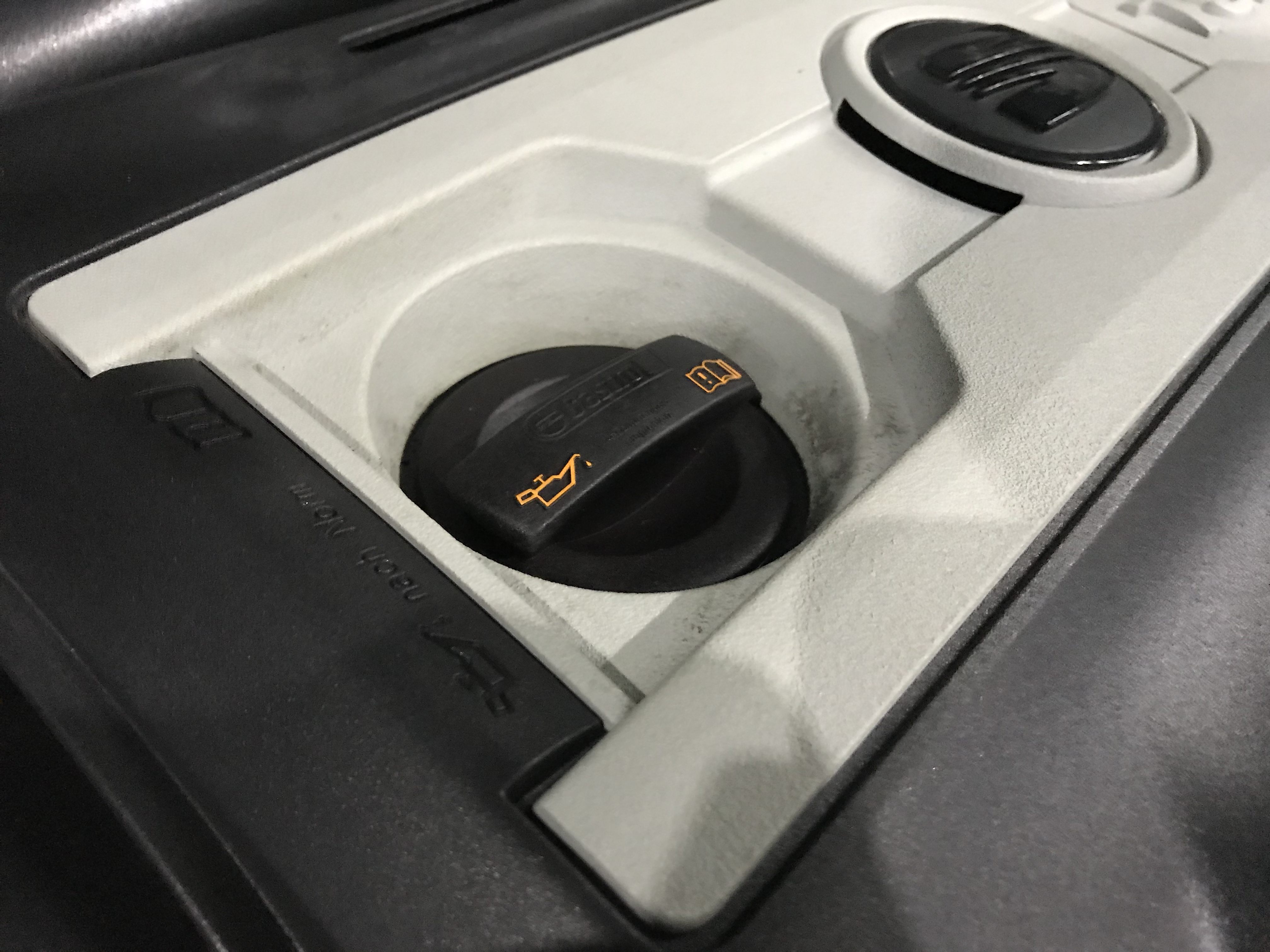 ▲机油盖附近也比较干净