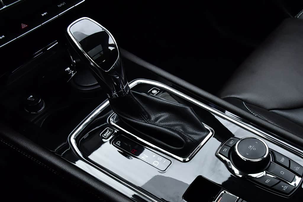 这个档把造型太硕大了，如果能够精致一点似乎更搭