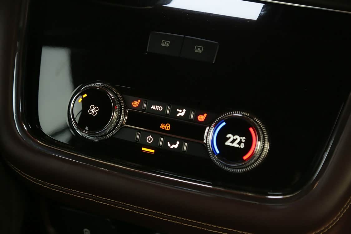 第二排可以控制全车第三个温区