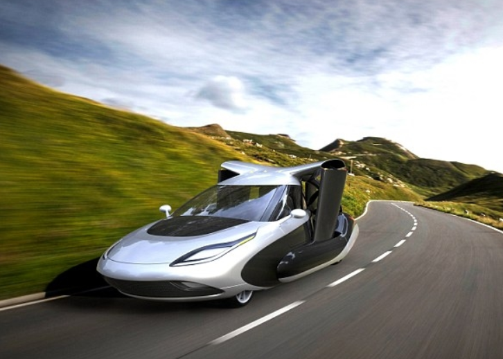  Liberty 飞行汽车，机身重664kg，整车只有两个座位。可跑1315公里，最远飞500公里