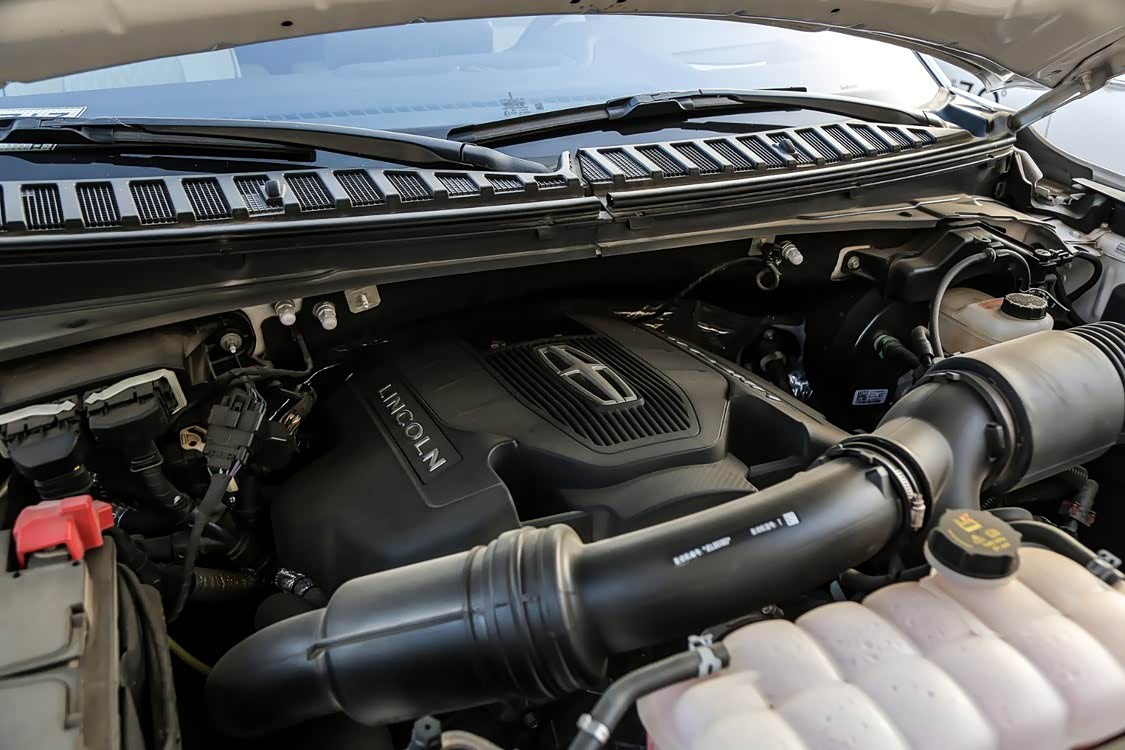 这已经是第二款用于全新领航员的 3.5T V6 发动机了