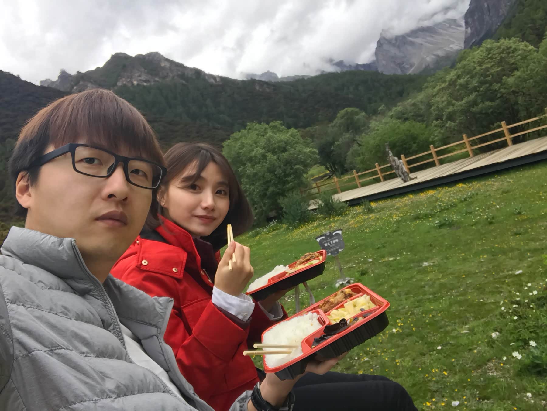 雨季挑战稻城亚丁(下)徒步五小时 只为蓝色星球上最后一片净土