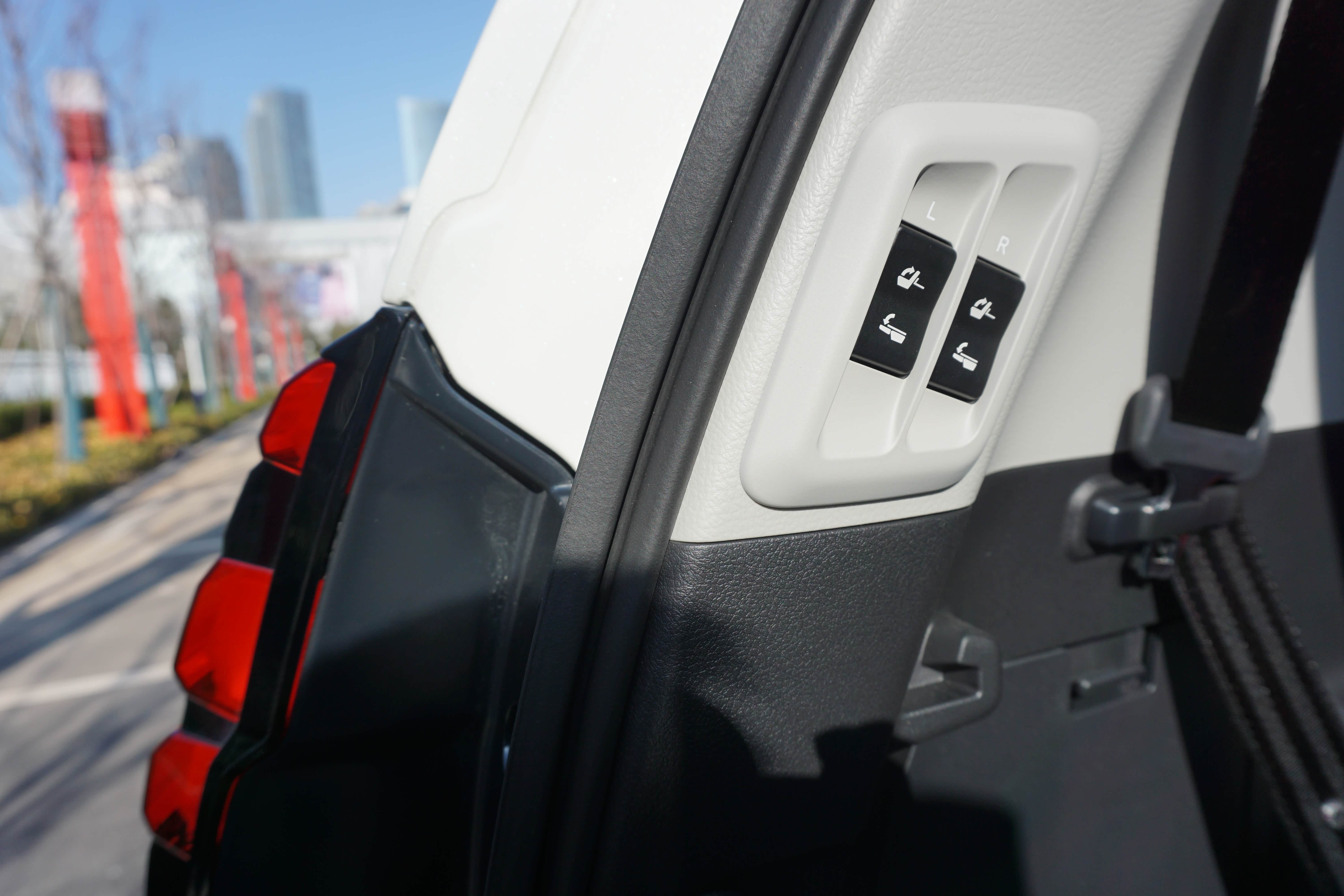 第三排电动座椅