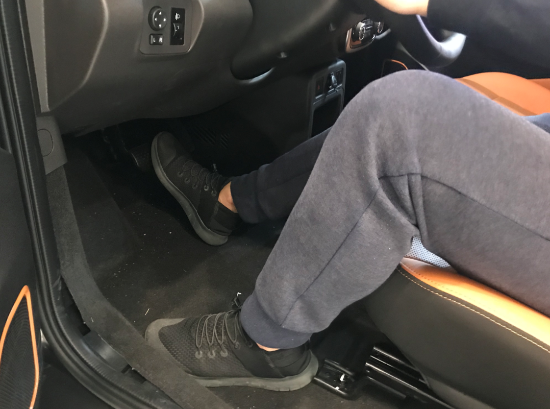 小蚂蚁腿部空间