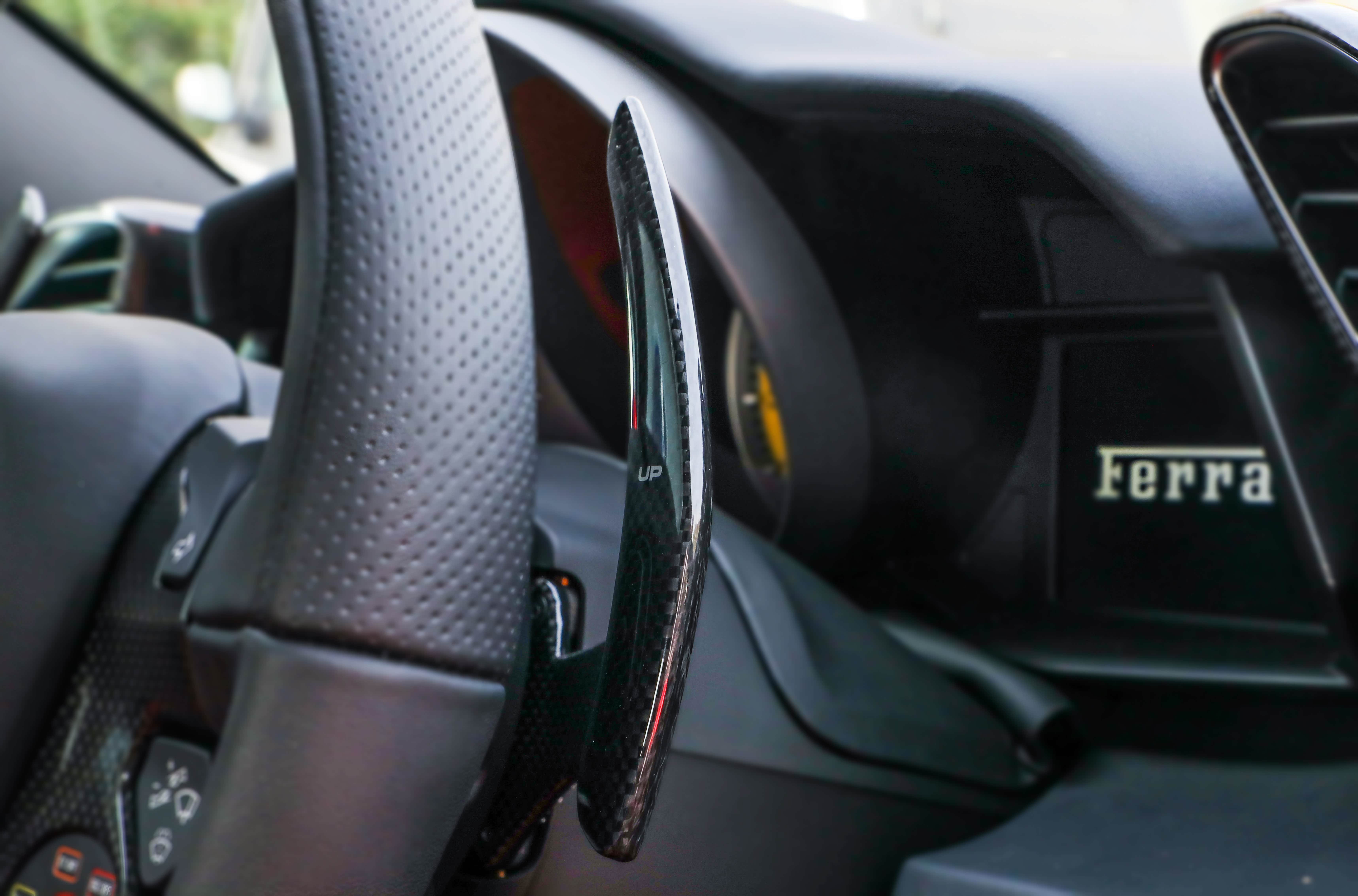 碳纤维换挡拨片，比原厂的更大，更轻，给你慢慢的信心