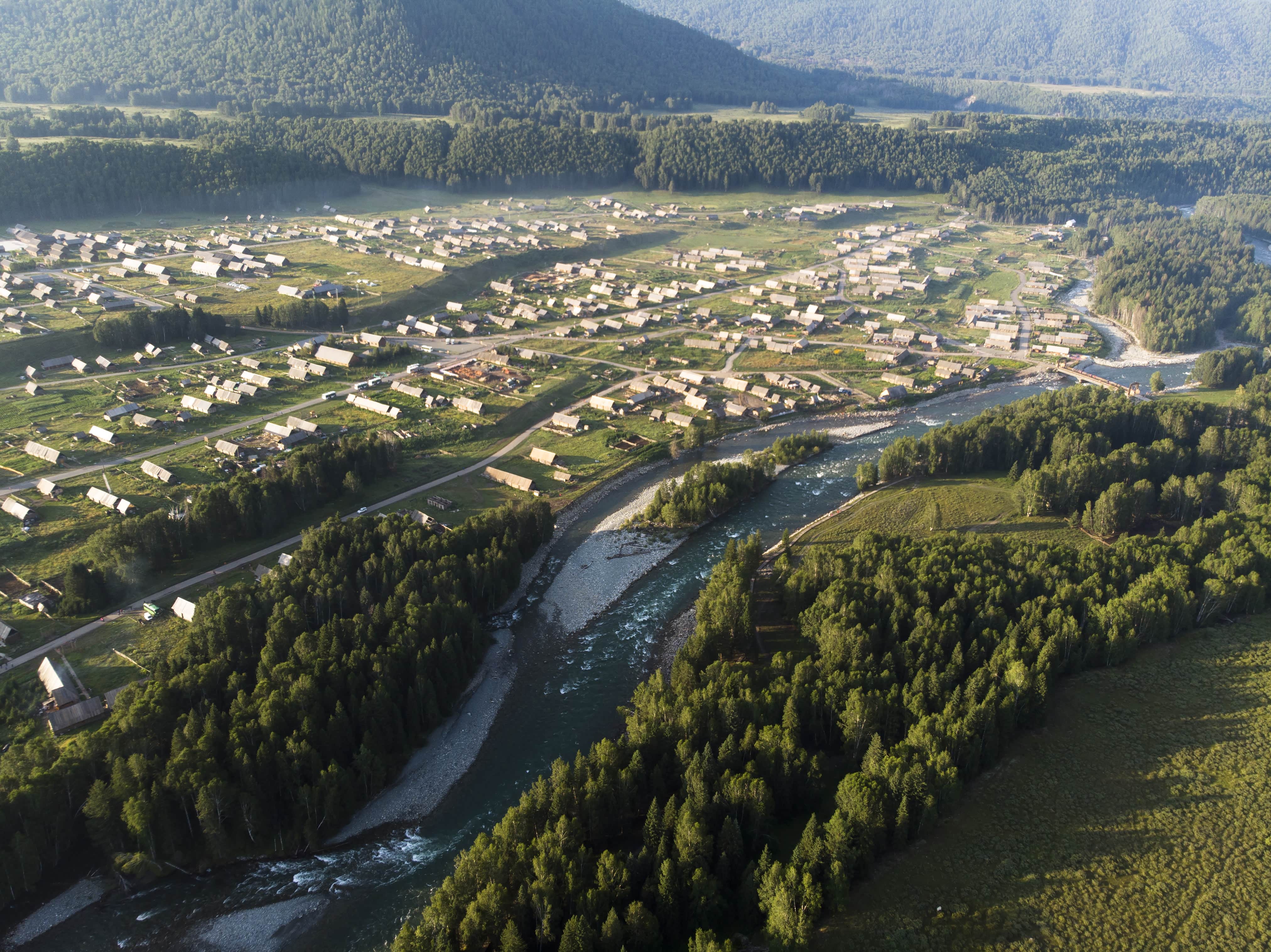 有山、有水、有木屋
