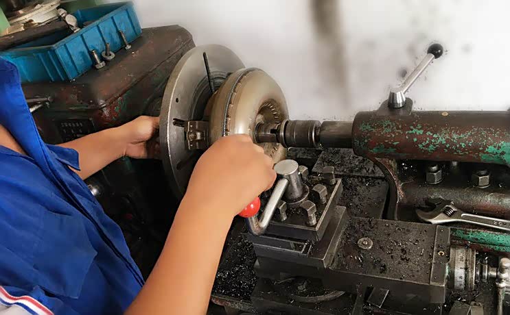 把变矩器切割开检查