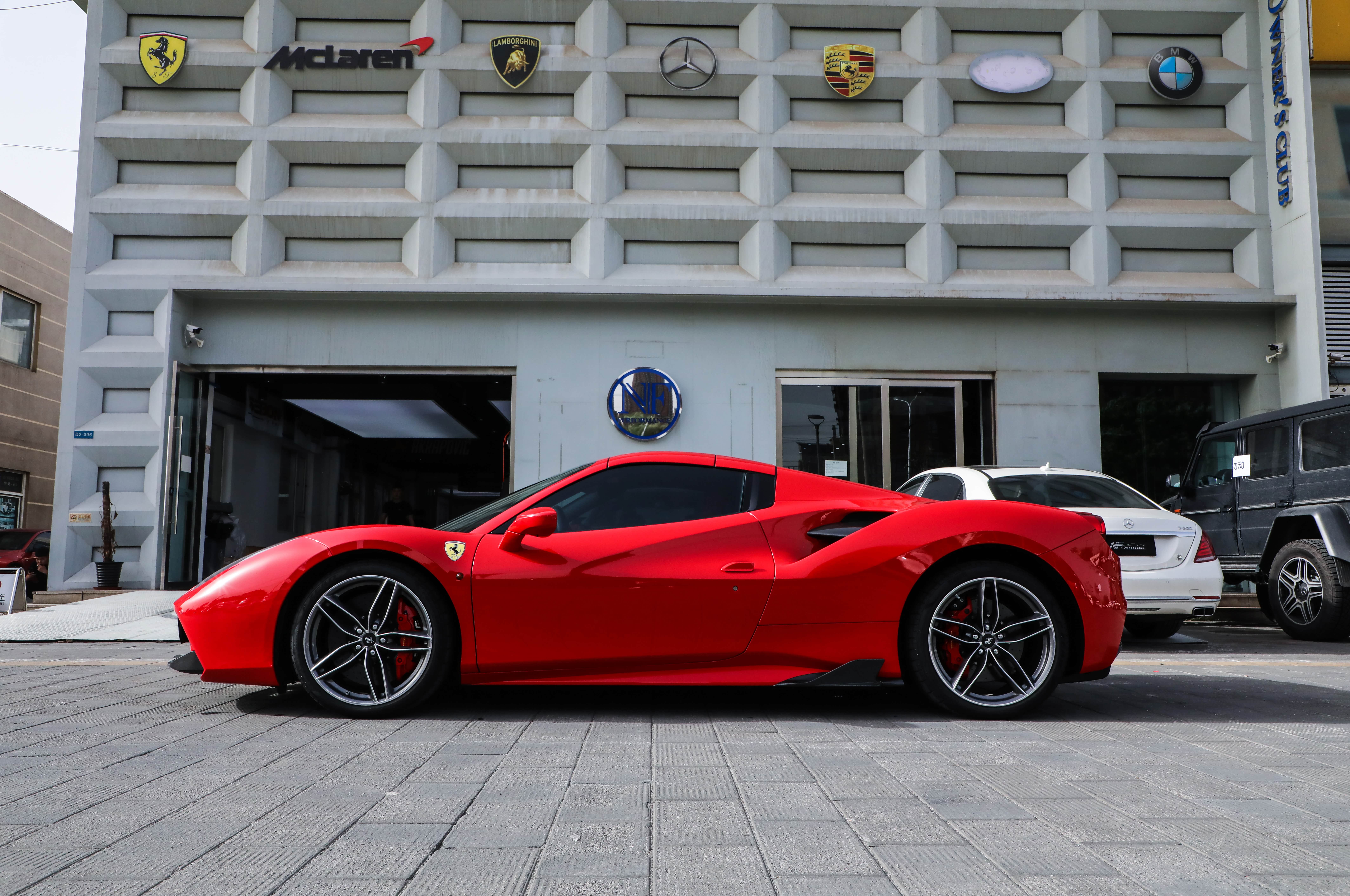 Capristo全车碳纤维套件作业完毕，希望大家喜欢哈哈