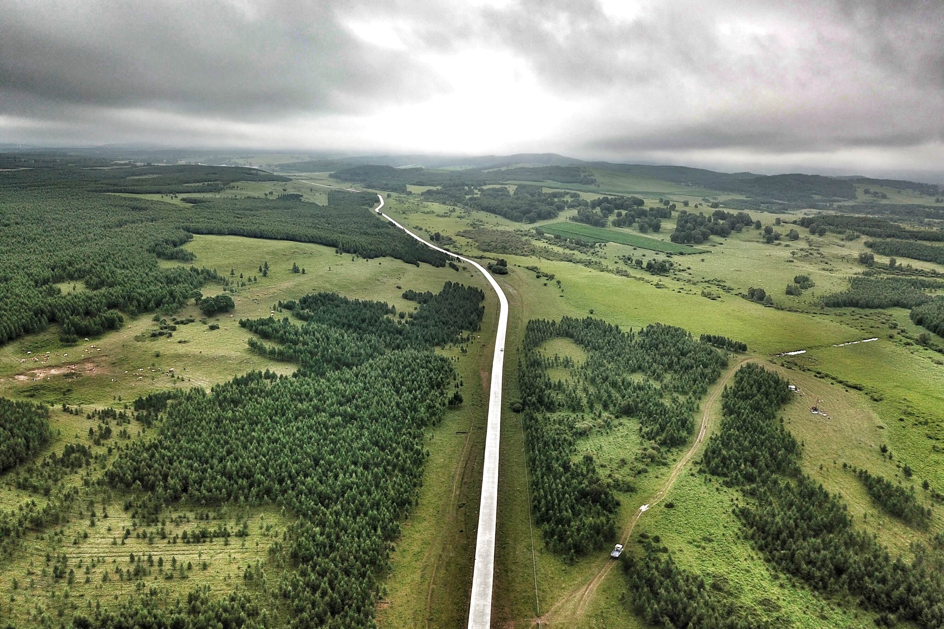 乡间小径让人找到些许世外桃源的味道。