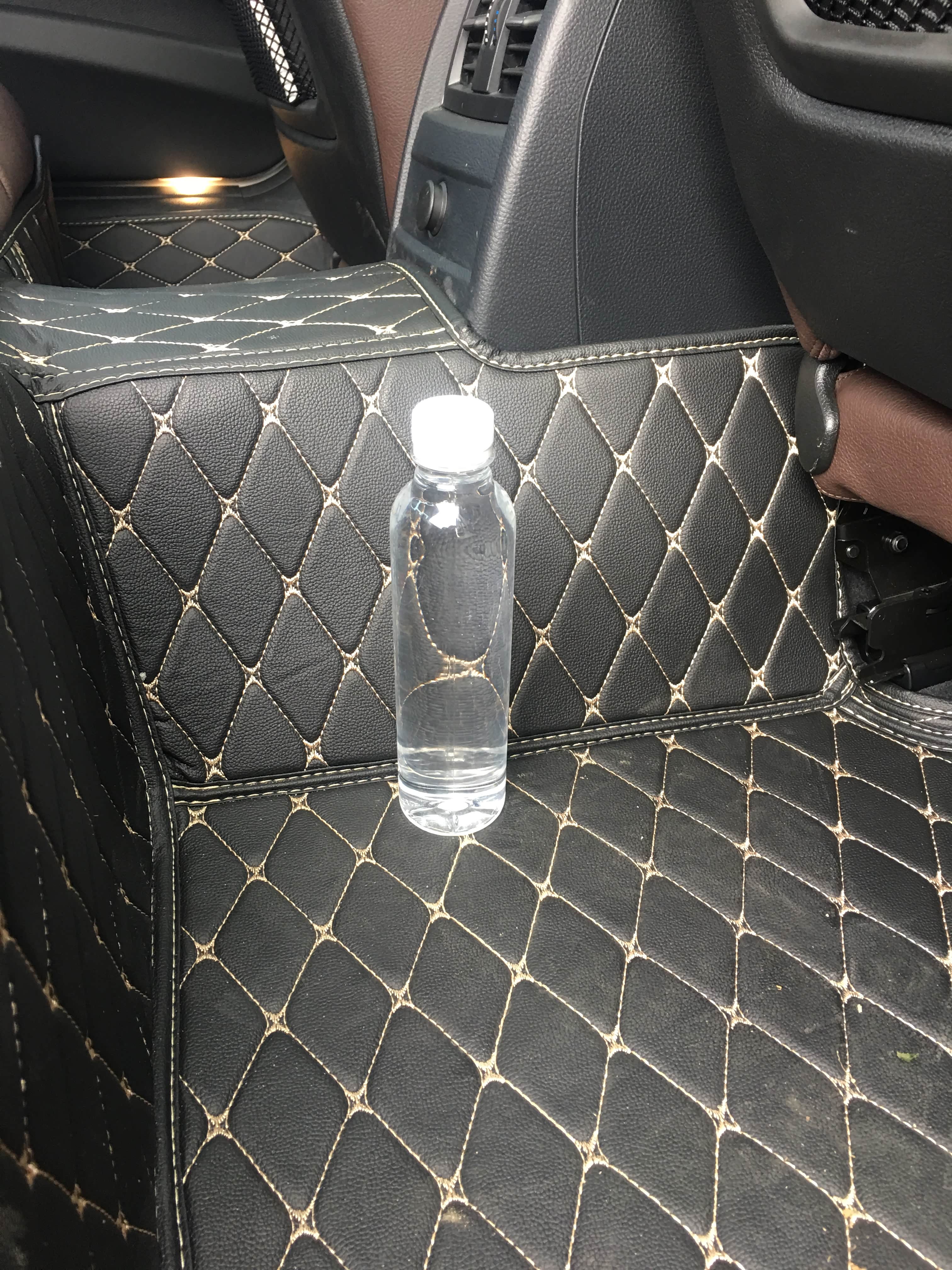 后排凸起有多高 比较直观了，后驱车，也能理解了。前驱的话就是坑