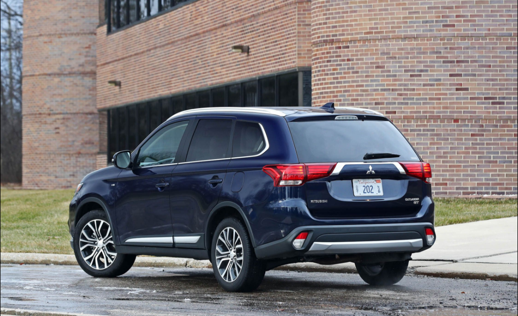 尾部造型比较沉稳大气