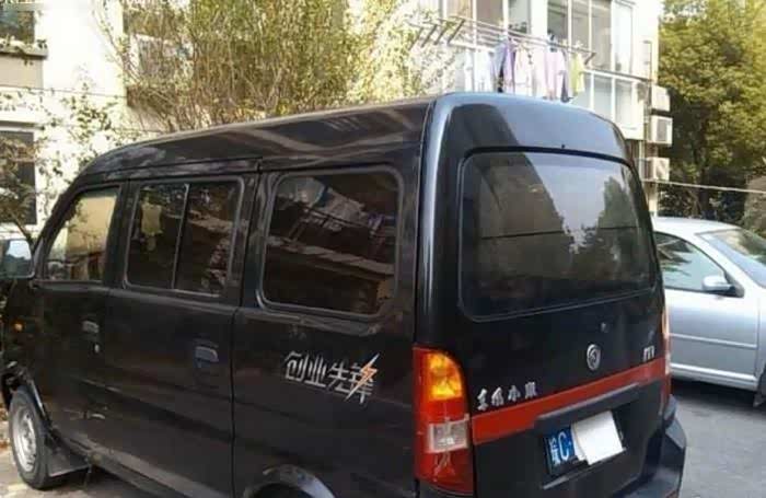 为啥面包车很少有黑色的?厂家:不是不造,是造出来敢开的少
