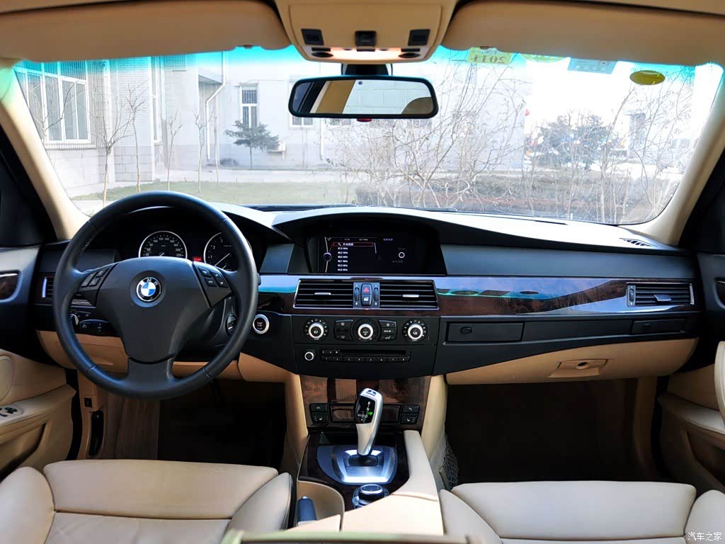 后期款内饰（图为09款）