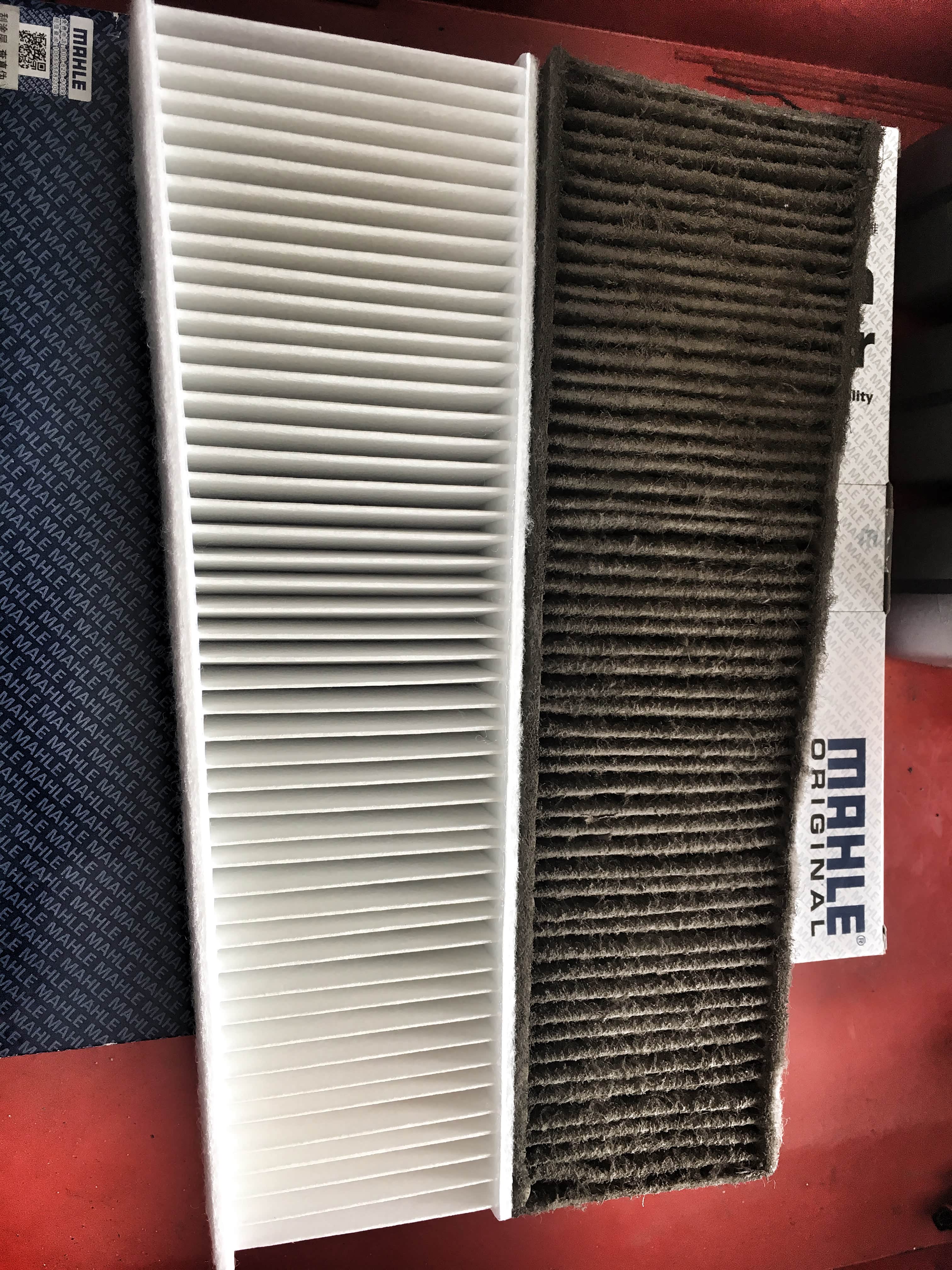 新（左）与旧（右）空调滤芯对比