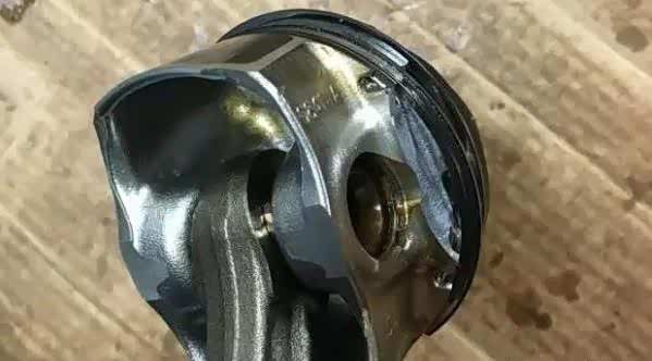  断裂的N20活塞，车主损失惨重