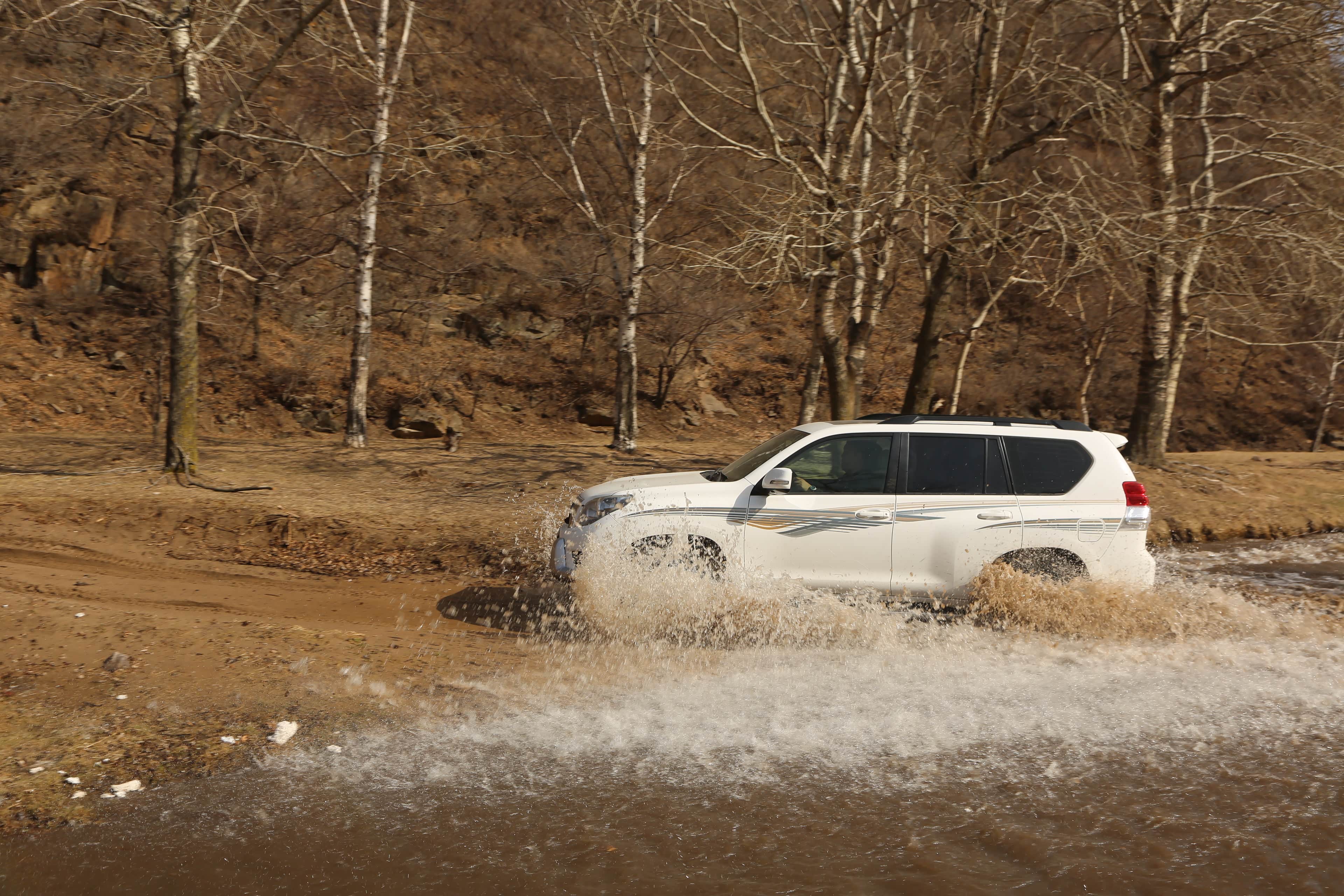 全程满载四人和大量装备，毫无压力，从容登顶好汉坡