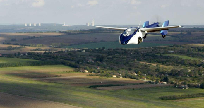 AeroMobil飞行汽车配置了电动发动机，车体为碳纤维材料，驾驶434英里，飞行466英里