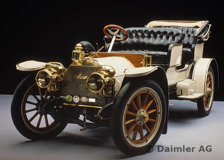 ▲豪华三件套：真皮、实木、亮闪闪的金属（1904年梅赛德斯 Simplex）