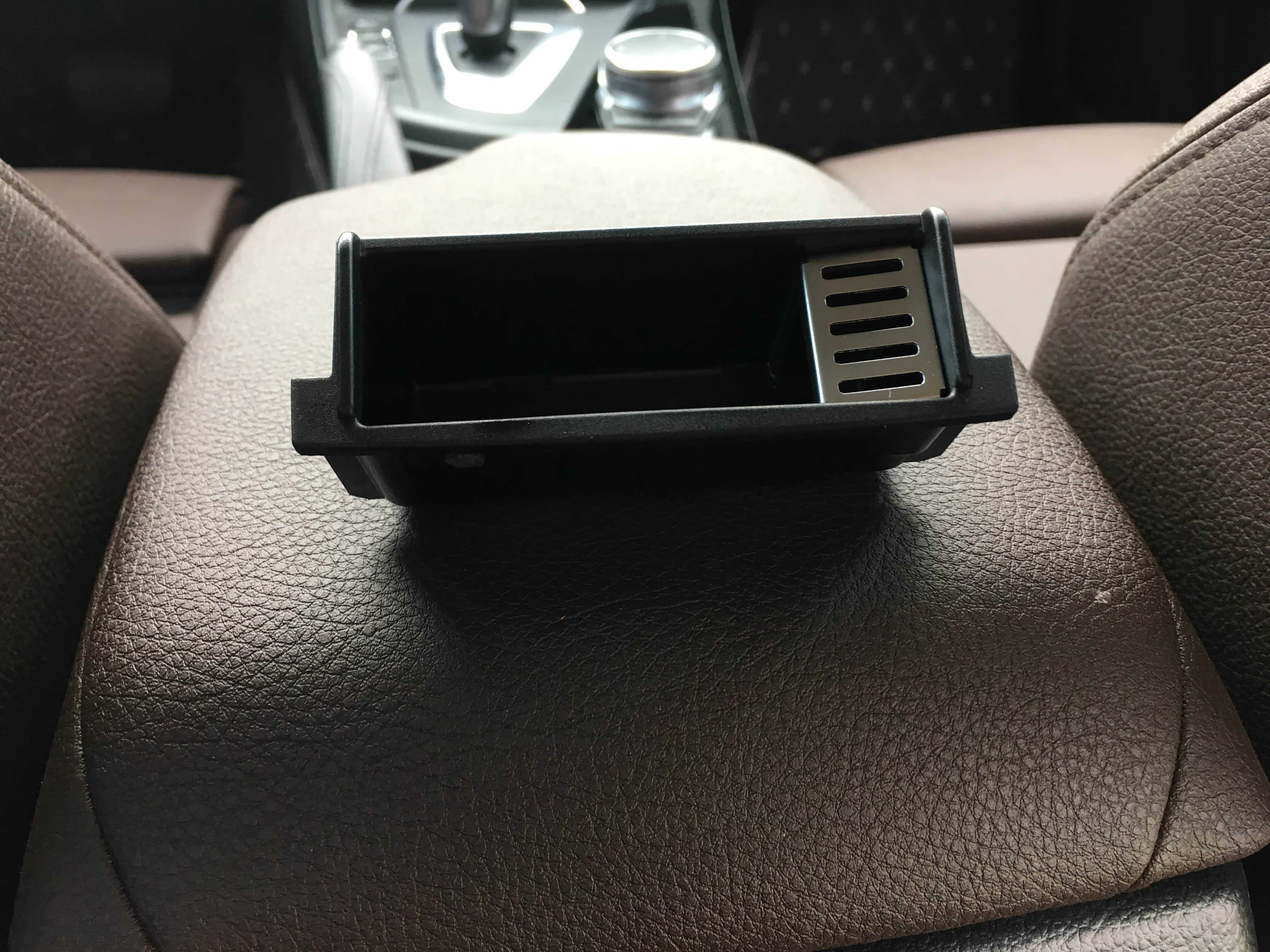 后排烟灰缸拆下 捣鼓捣鼓