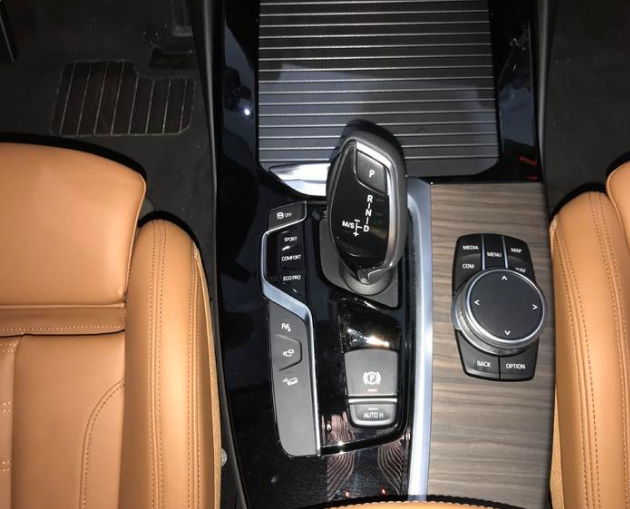 传动系统，X3为8AT变速箱