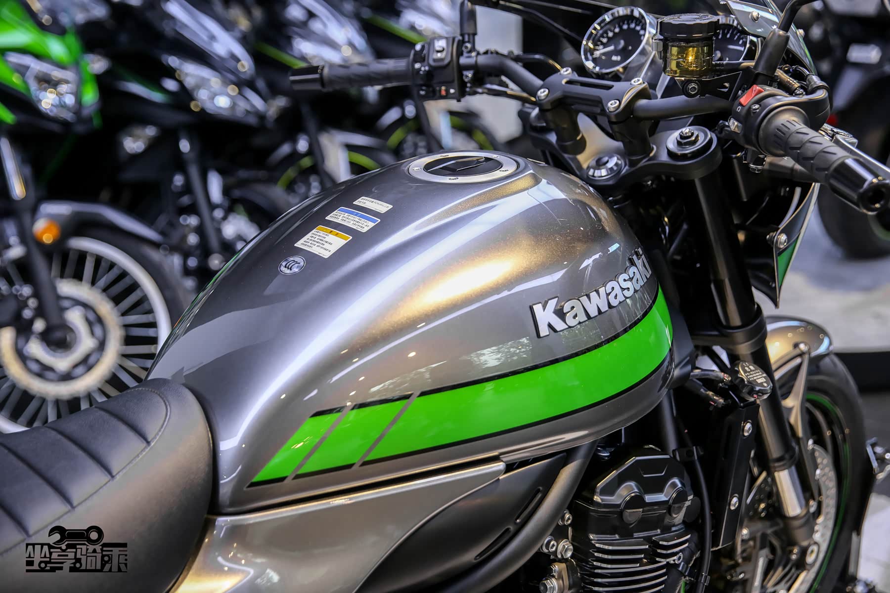 水滴形油箱容积为17L