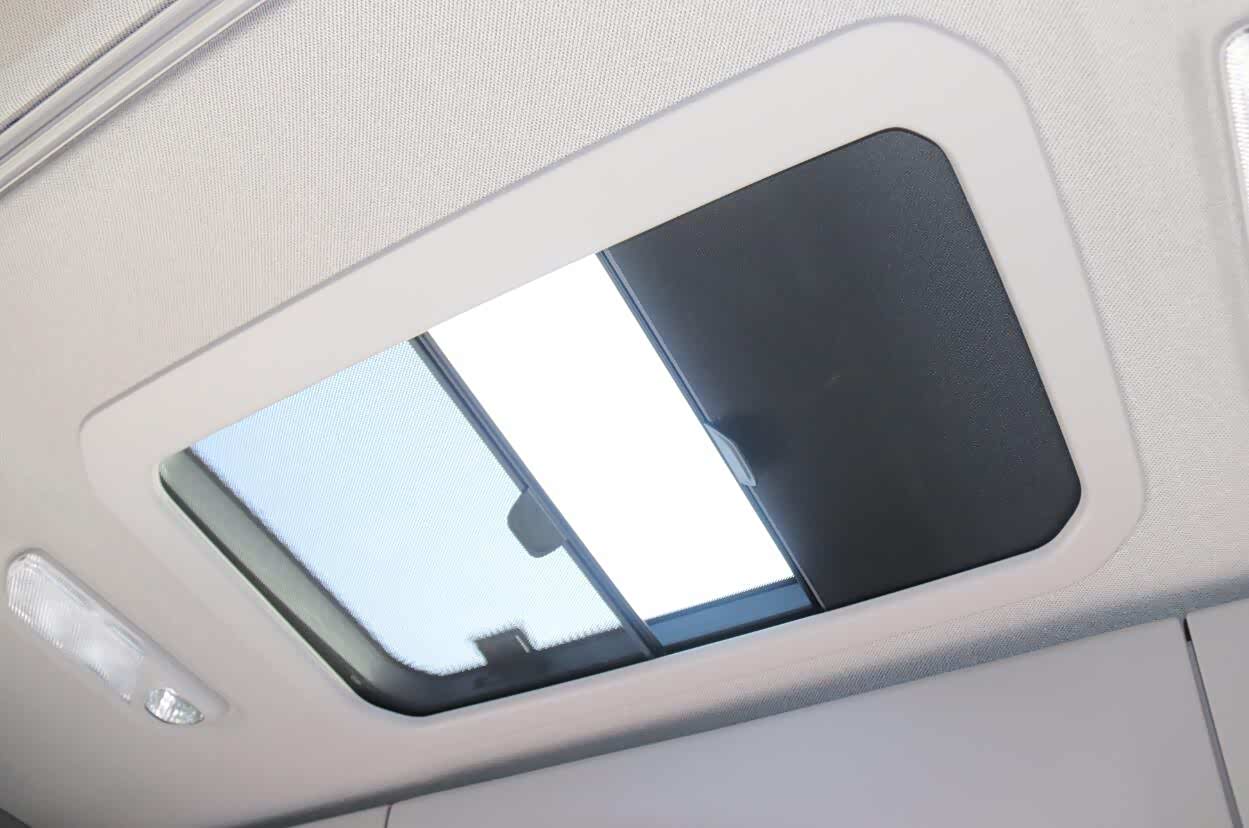 带有纱窗、遮阳帘的自动天窗