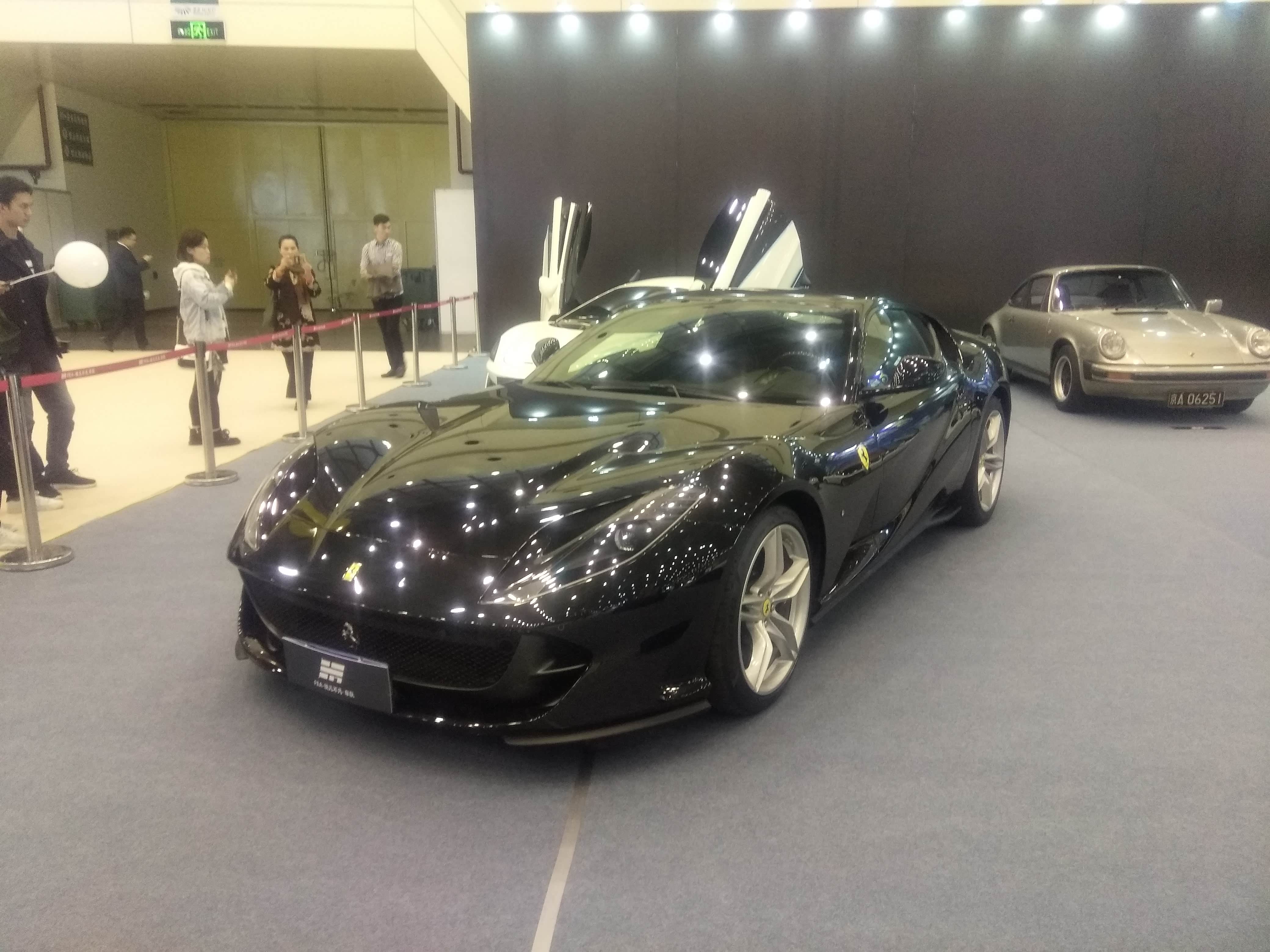 法拉利812 superfast 6.5升排量 价格498万