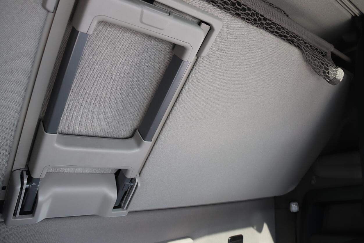 上卧铺的梯子位置不会影响到下卧铺的人