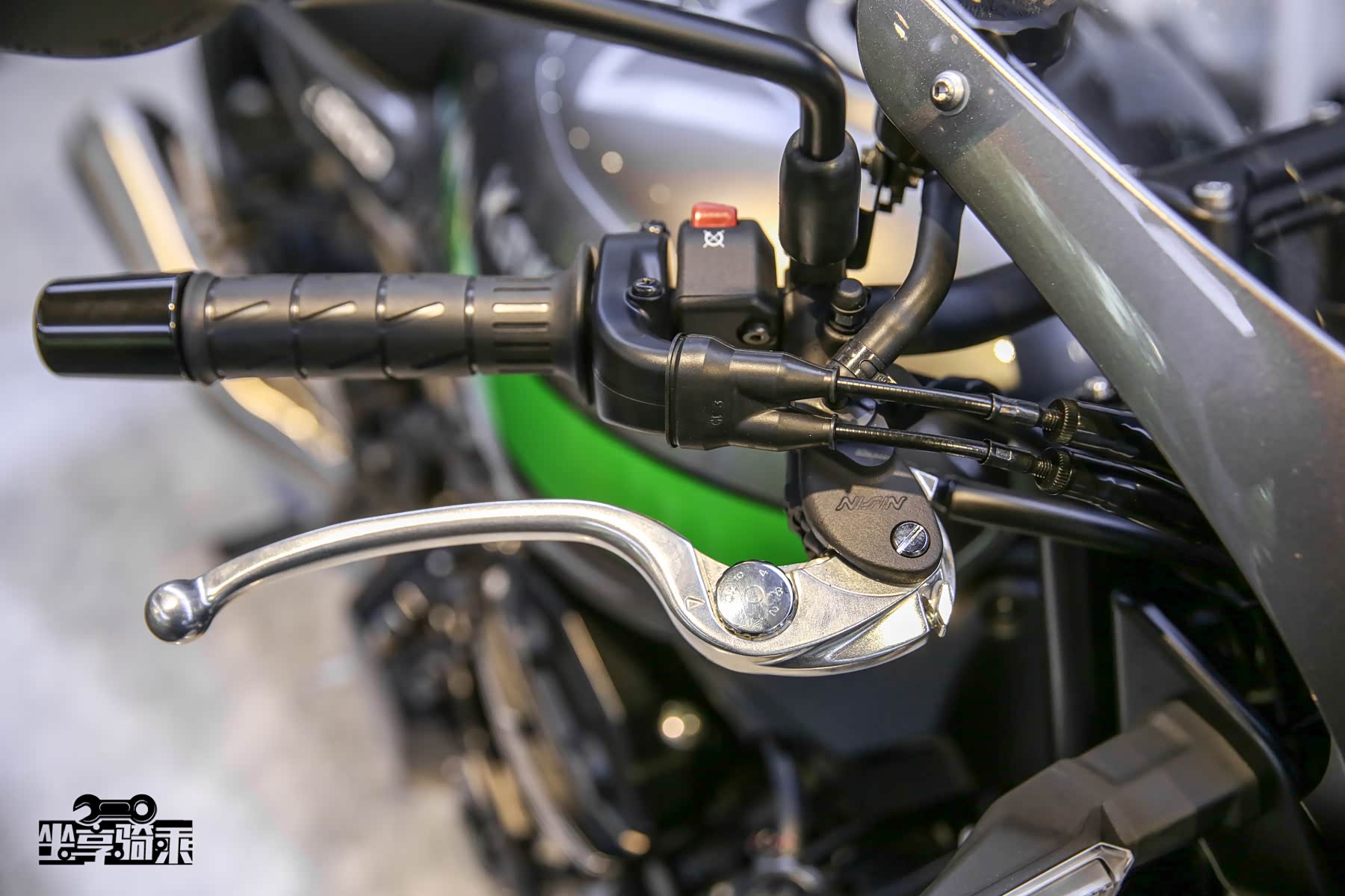 前刹车采用Nissin日清直推上泵